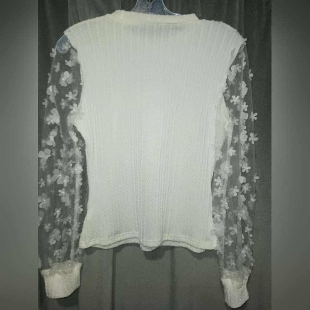 Sweater/Blouse - Picture 6 of 6